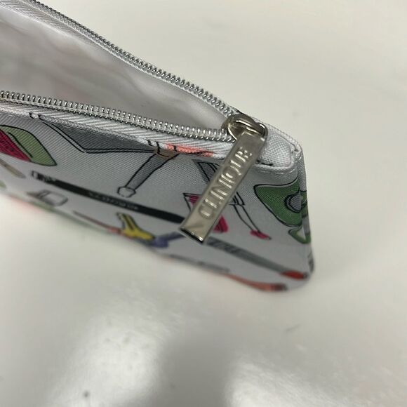 Clinique Cosmetic Bag -used - Picture 3 of 4